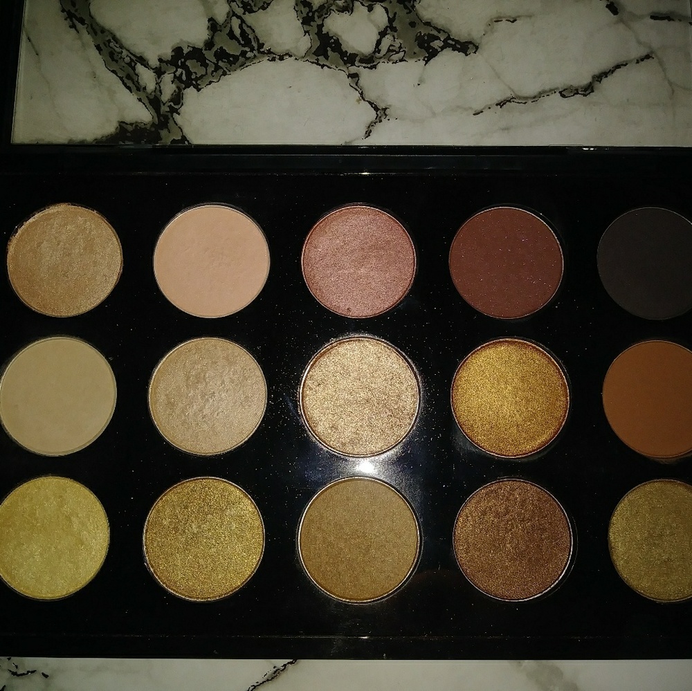 MAC 15 Warm Neutrals palette